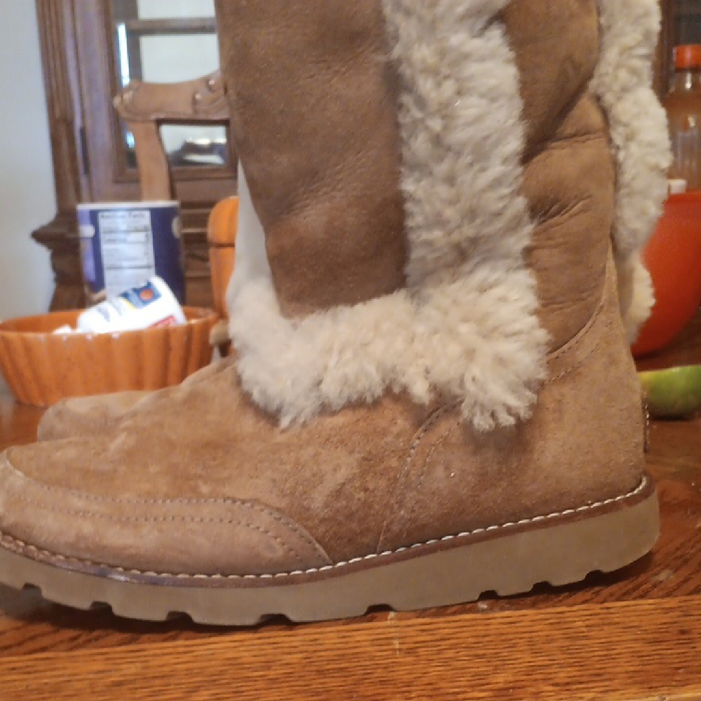 Brown and Cream Shearling Boots - Picture 4 of 11